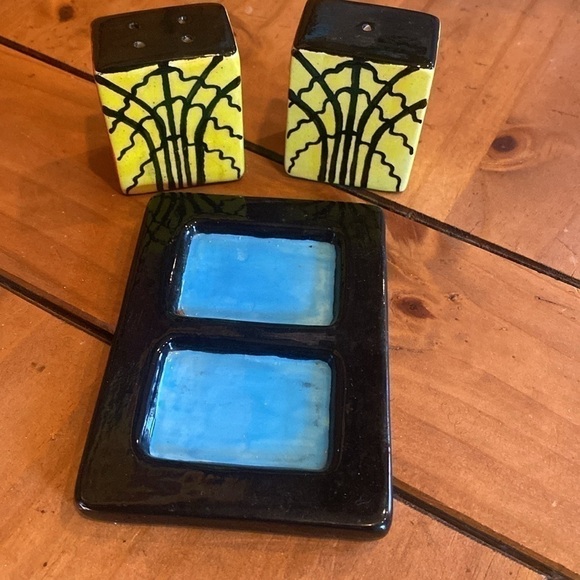 Vintage Ceramic Salt & Pepper Shakers Retro Blue Yellow Green Black Rectangular - Picture 4 of 12